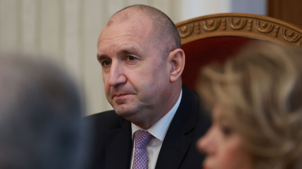 Трети ден на консултациите при президента след оставката на правителството