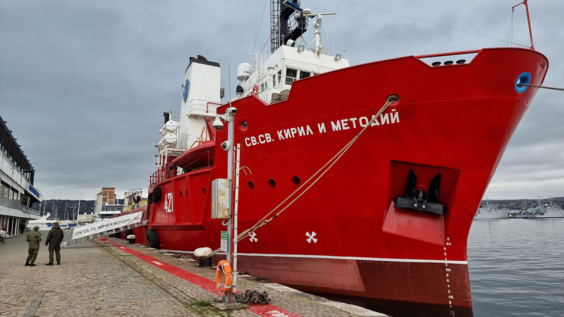 Bulgarian Antarctic research ship returns home