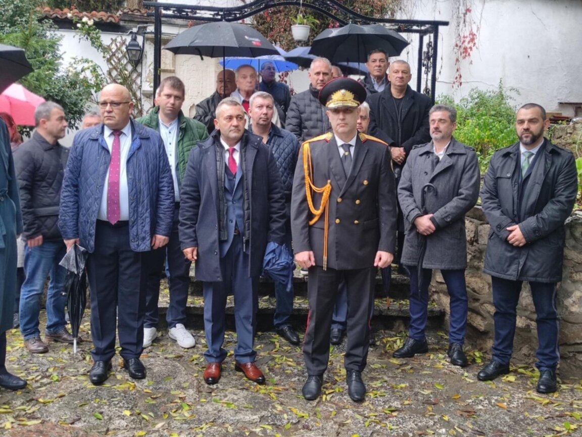 Във Варна почетоха паметта на загиналите при изпълнение на служебния им дълг полицаи
