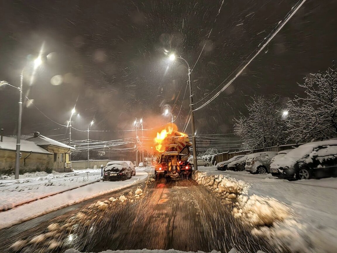 Първият сняг и несменени гуми предизвикаха ПТП-та и задръствания в Пернишко
