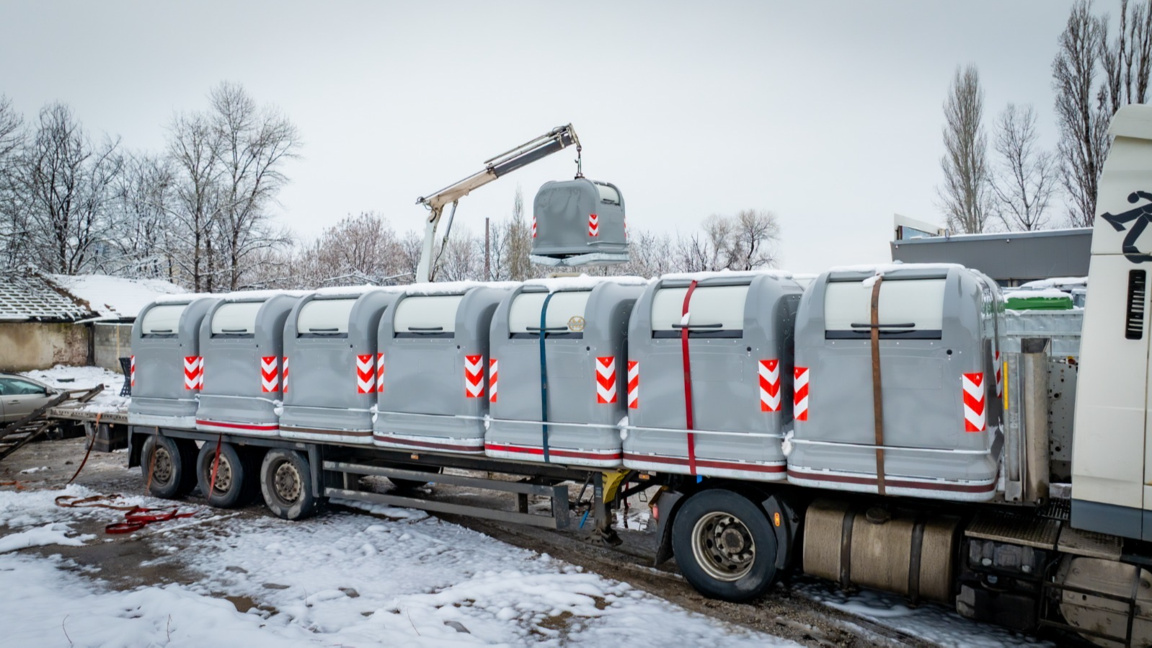 В Пазарджик пристигнаха първите контейнери за смет от ново поколение