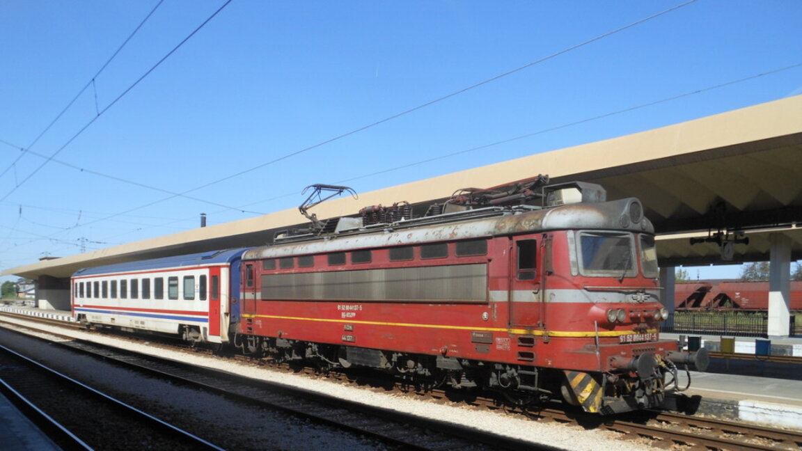 Закриват жп линии в Северна България. На места спира и последният влак