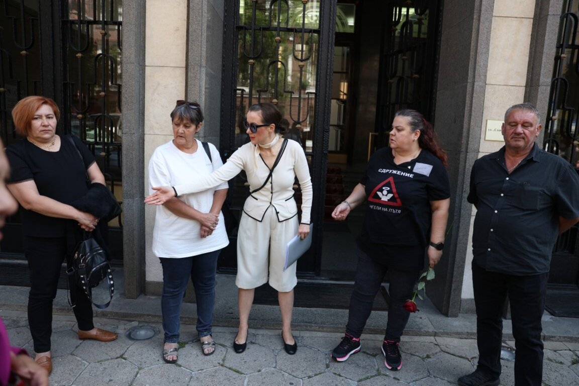 Преди делото за смъртта на Ани и Явор: "Ангели на пътя" на среща с правосъдния министър