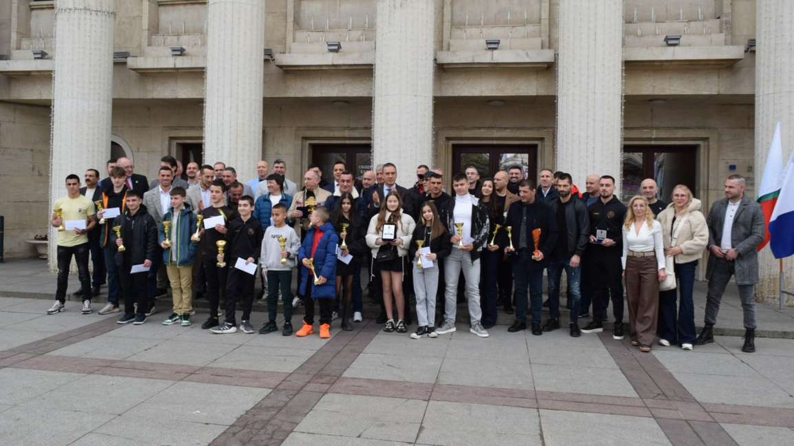 Награждават спортист и треньор на Бургас...