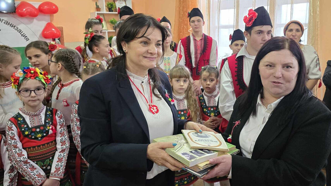 Депутатът Росица Кирова иска българският език да се преподава в украинските училища
