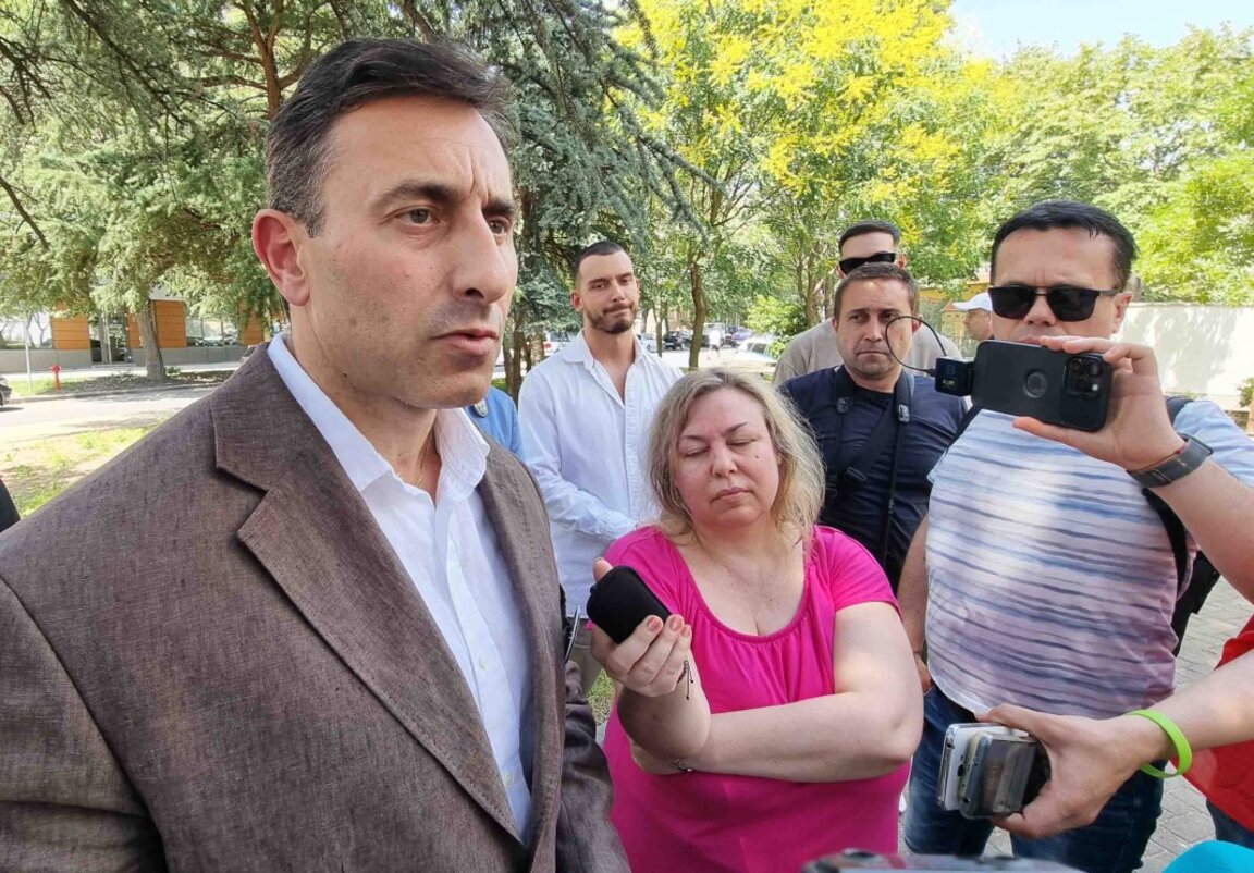 Изпълнителният директор на НАП Румен Спецов в Димитровград, където участва в кампанията на Агенция "Митници" срещу дрогата "Не сте сами".