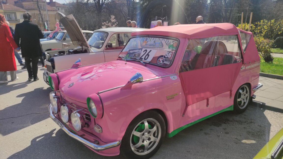 Peste 150 de Trabant-uri vor defila pe străzile din Veliko Târnovo în cadrul unei expoziții de mașini retro