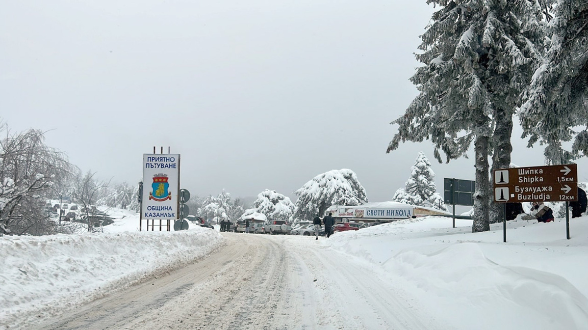 Trafik, ülke genelindeki yollarda kış koşulları altında gerçekleşiyor