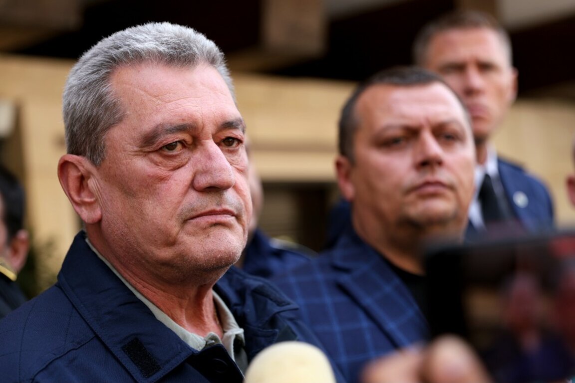 Четири големи пожара горят в страната - в Лесово, Илинденци, Трънско и русенското село Николово