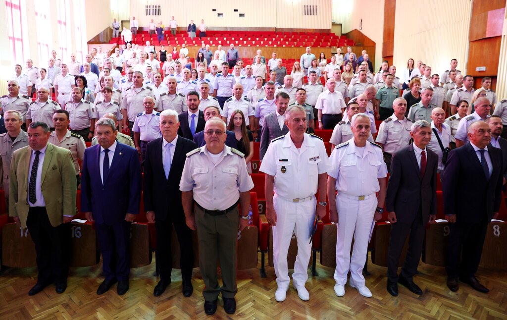 Д. Стоянов: За 2027 г. планираните разходи за отбрана ще бъдат 2,33% от БВП