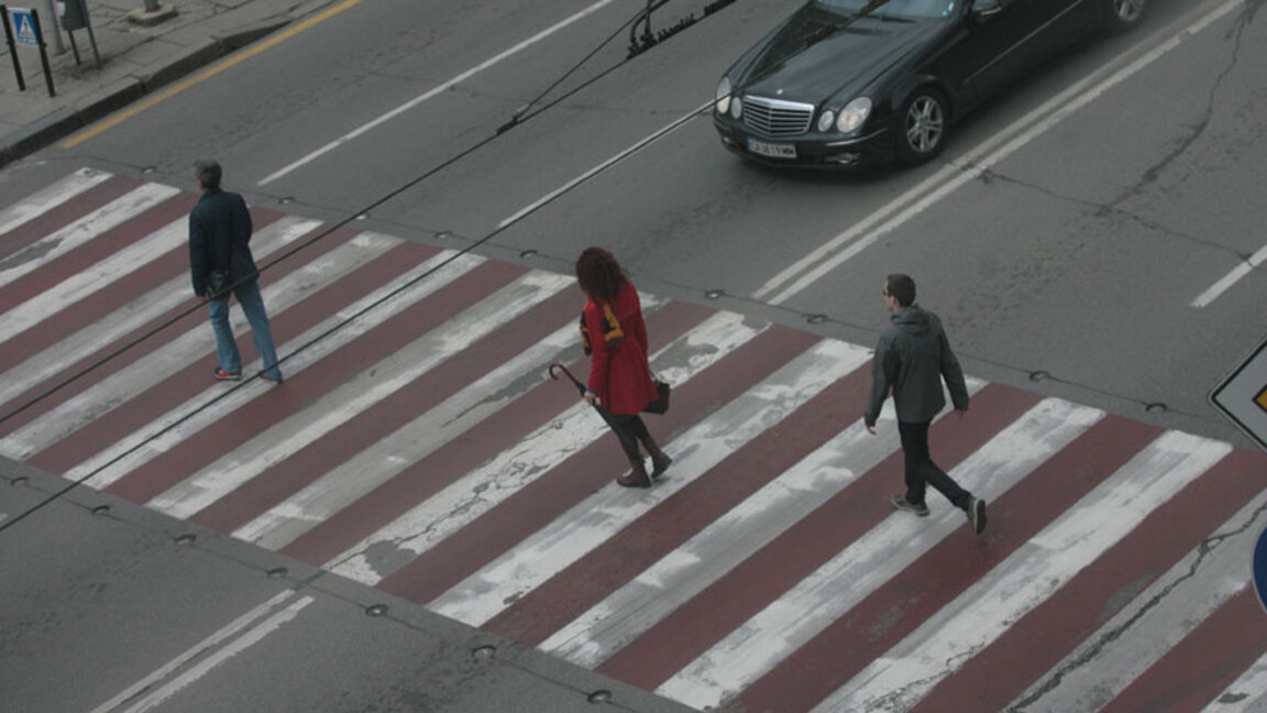 Bulgaria considers introducing a fine for people using a mobile phone on a pedestrian crossing