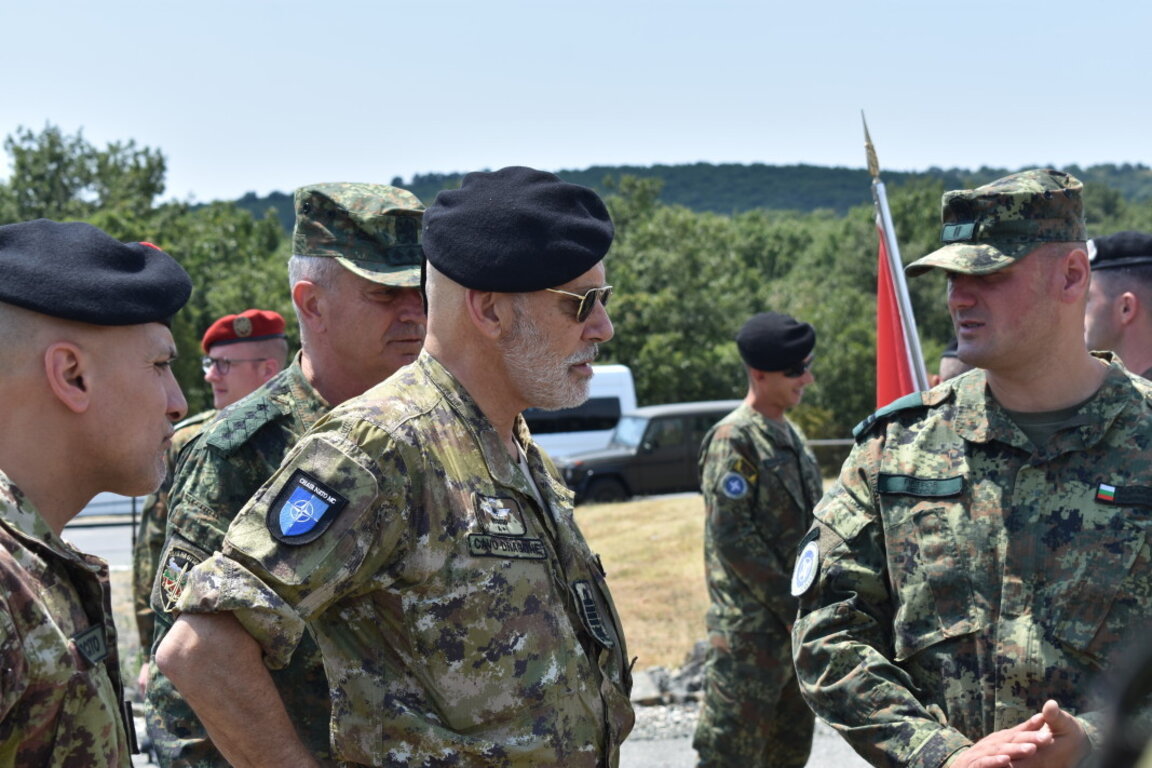 Адмирал Джудзеппе Каво Драгоне и адмирал Эмил Эфтимов