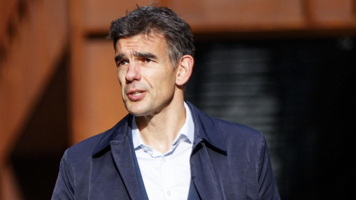 Мат Бритин край лондонската централа на Google и YouTube в Кингс Крос, архив, 2017 г.