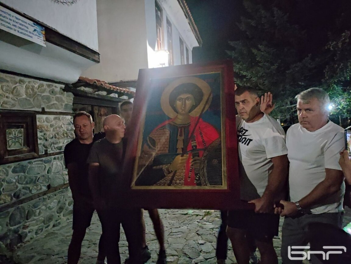 Пристигна чудотворната икона на св. Георги