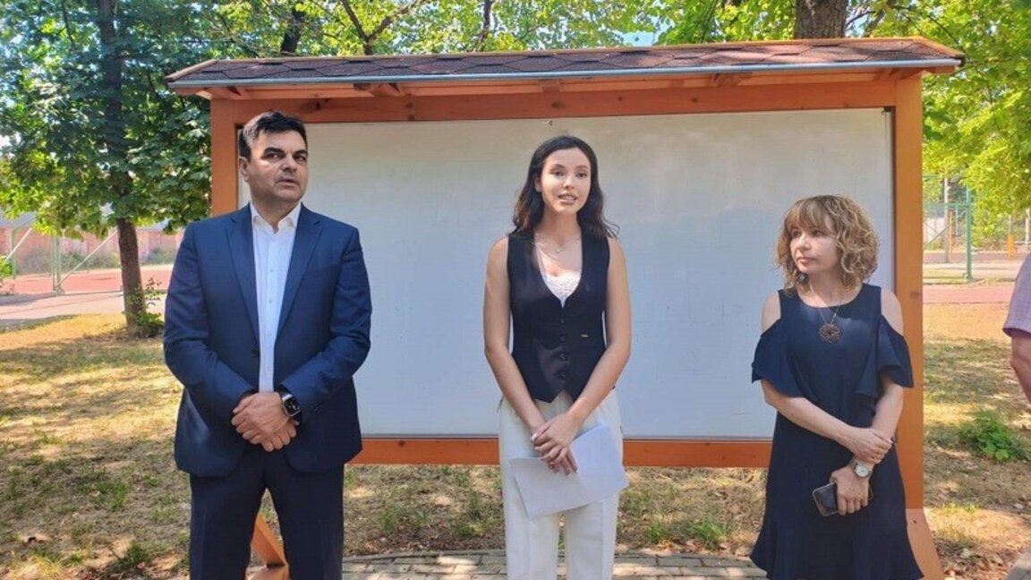 „Мис България” Симона Петрова обяви кампания за закупуване на автоматични външни дефибрилатори за училищата у нас