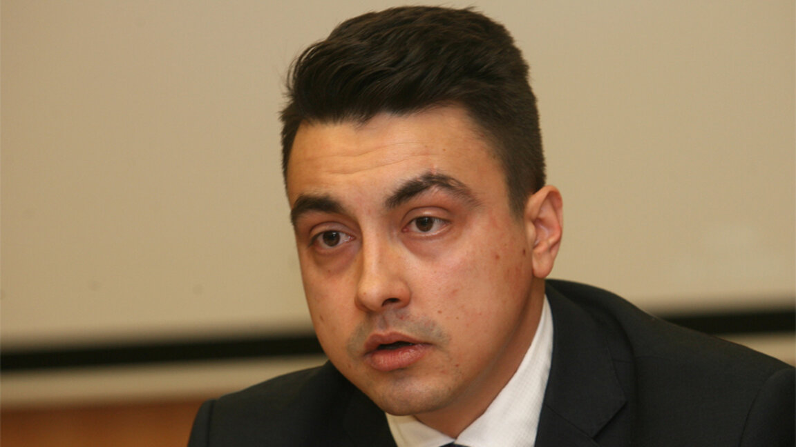 Момчил Неков