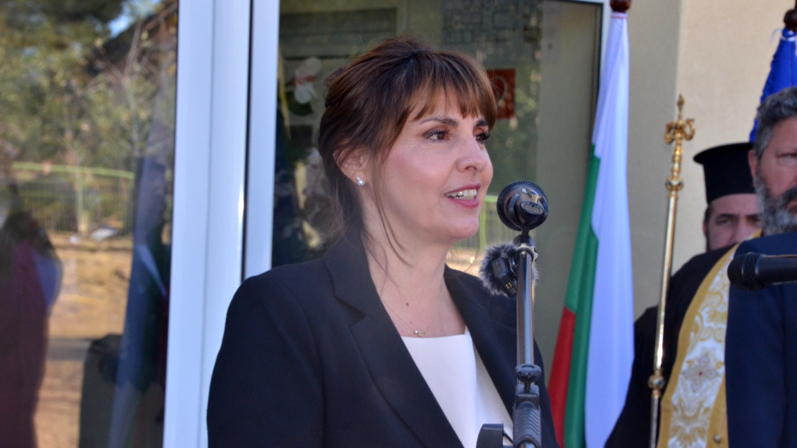 Министър Ефремова: Изплащат компенсациите за горива от днес
