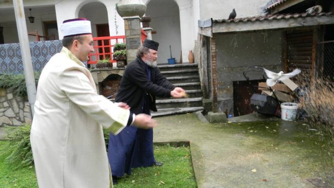 Kırcalili gazetecinin fotoğrafı Doha’da Ramazan Bayramı kutlama kartı oldu