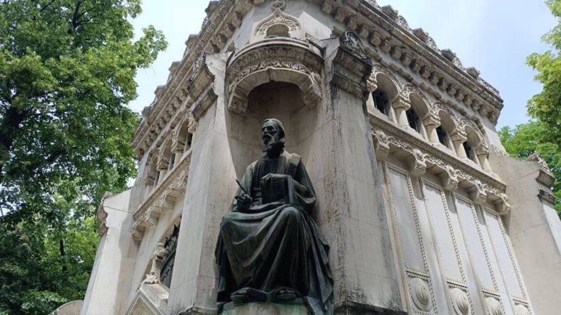 Mormântul-mausoleu al fraților Evlogi și Hristo Georgiev din Parcul Cimitirului Belu din București