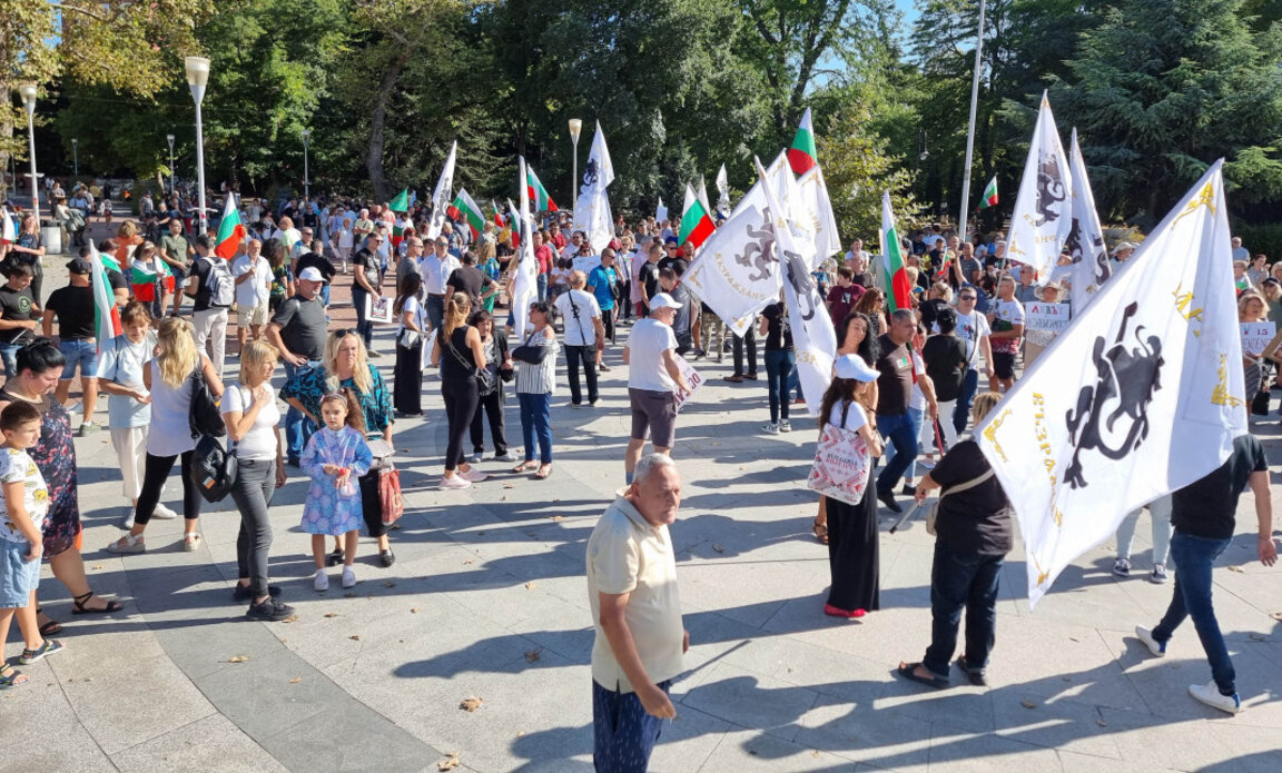 Протест на "Възраждане" срещу правителството и във Варна