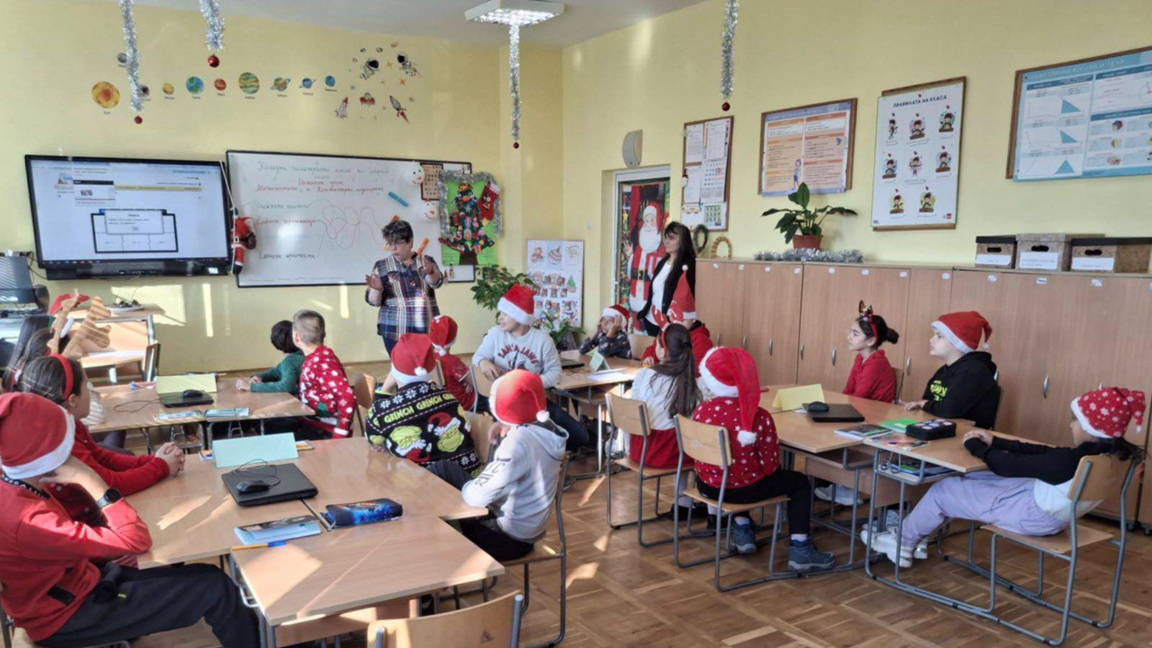 Деца от Мездра отключиха „коледната машина“ с математически задачи