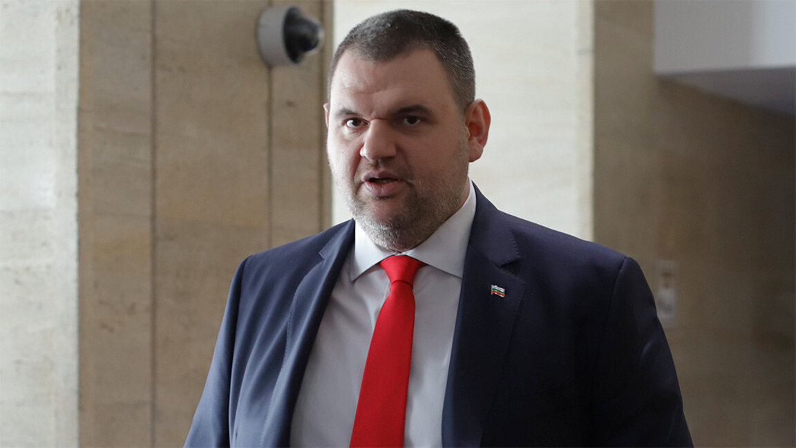 Пеевски с нов призив към президента да одобри смяната на министри в служебния кабинет