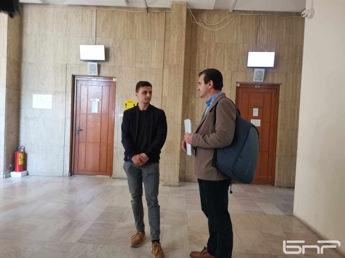 Бургаският окръжен съд не даде ход на делото за бащинство на Велико Минков