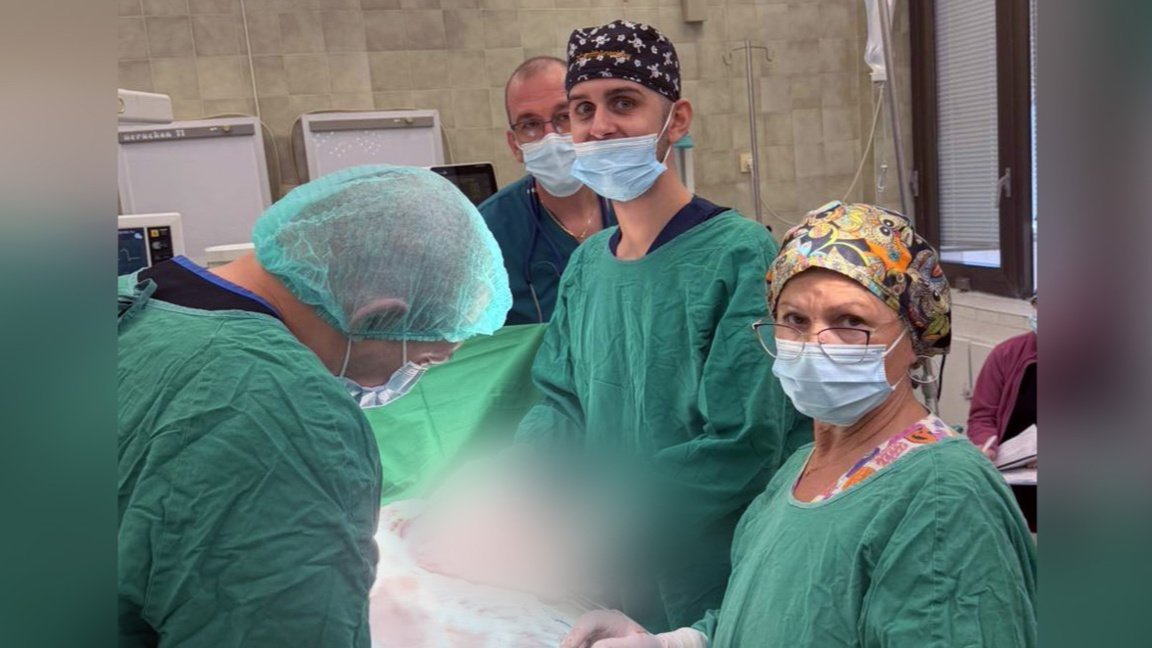Хирурзи в УМБАЛ Бургас отстраниха двукилограмов тумор от корема на жена