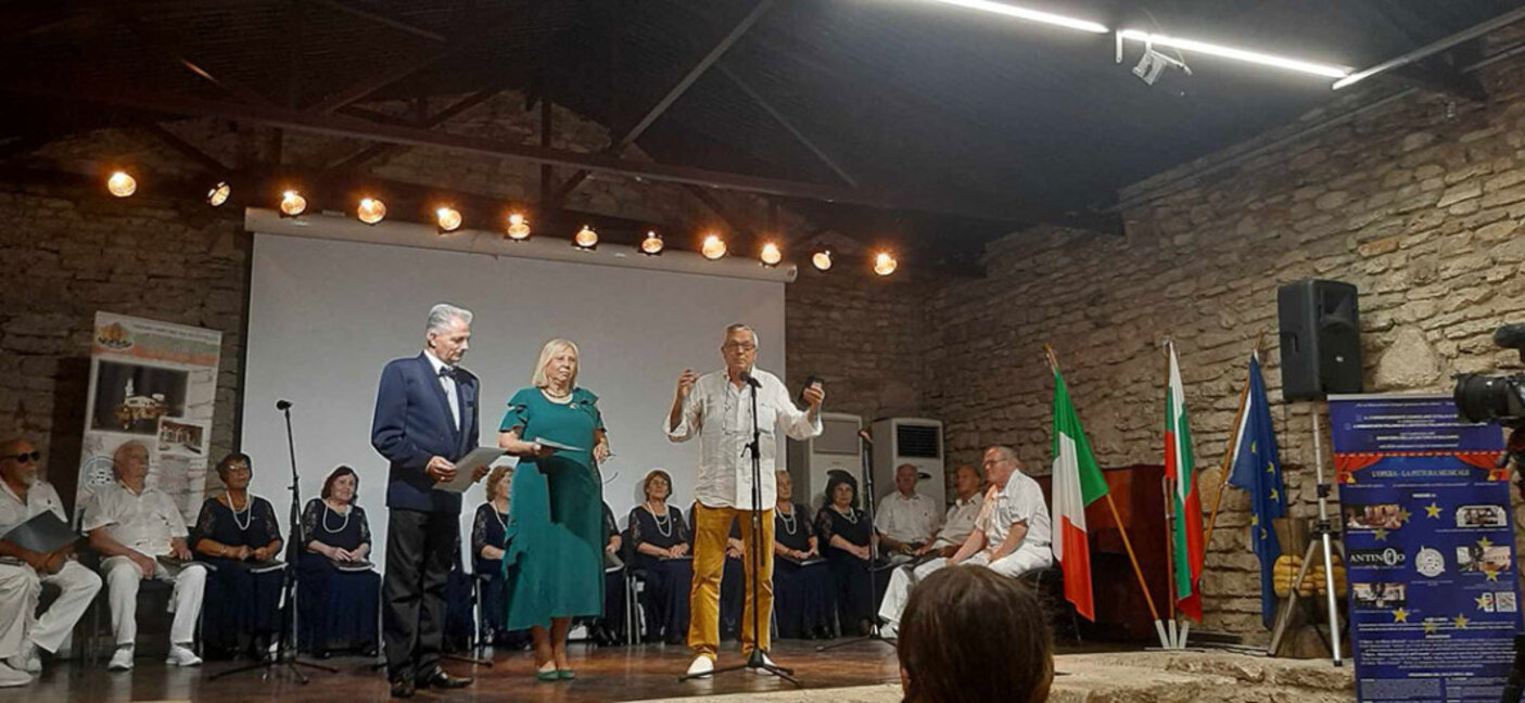 Антонио Таркуинио (вдясно), Жени Михайлова и Димитър Стойнов, съветник на Консулския кореспондент във Варна