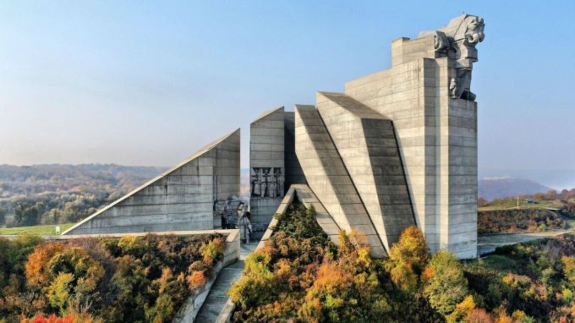 Шумен, паметник "Създатели на българската държава"