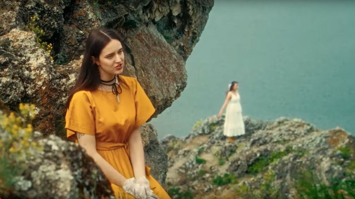 "Ajo që na ndan" – një këngë për momentin e sinqeritetit me veten