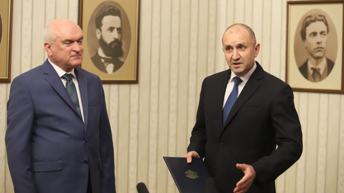 Президентът връчи на Главчев мандата за съставяне на служебно правителство