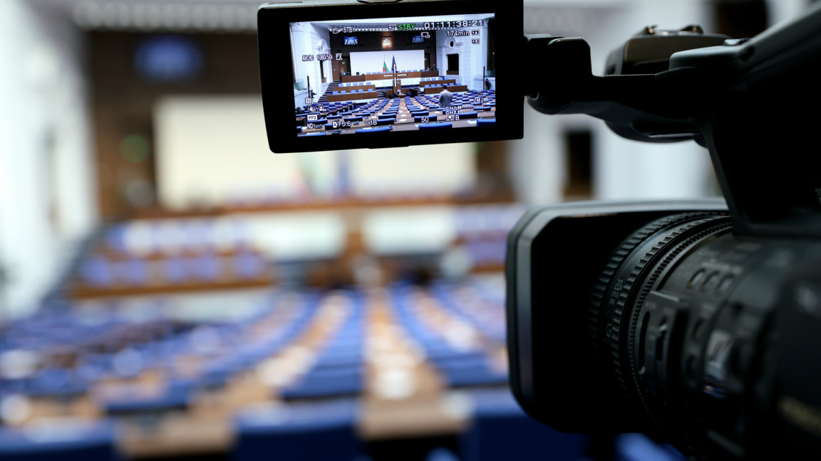 Deputații au dezbătut moțiunea de cenzură împotriva cabinetului 
