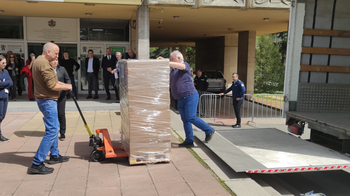 Реакции след разминаване в заявения и отпечатания тираж бюлетини за 10-и МИР