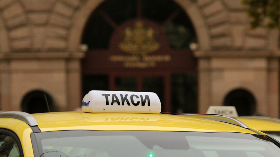 Предлагат да бъде удължен срокът за бележките в евро и лева от таксиметровите шофьори