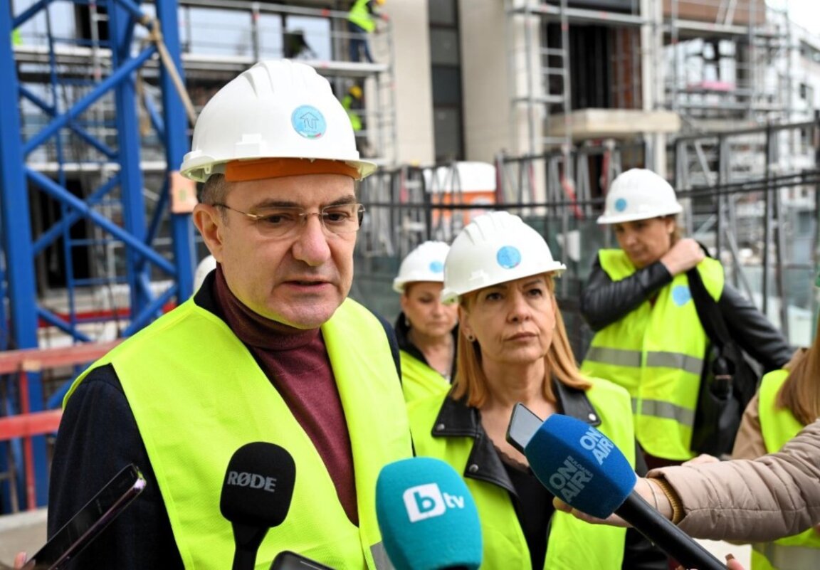 Запалени са автомобили на служител от Инспекцията по труда в Монтана