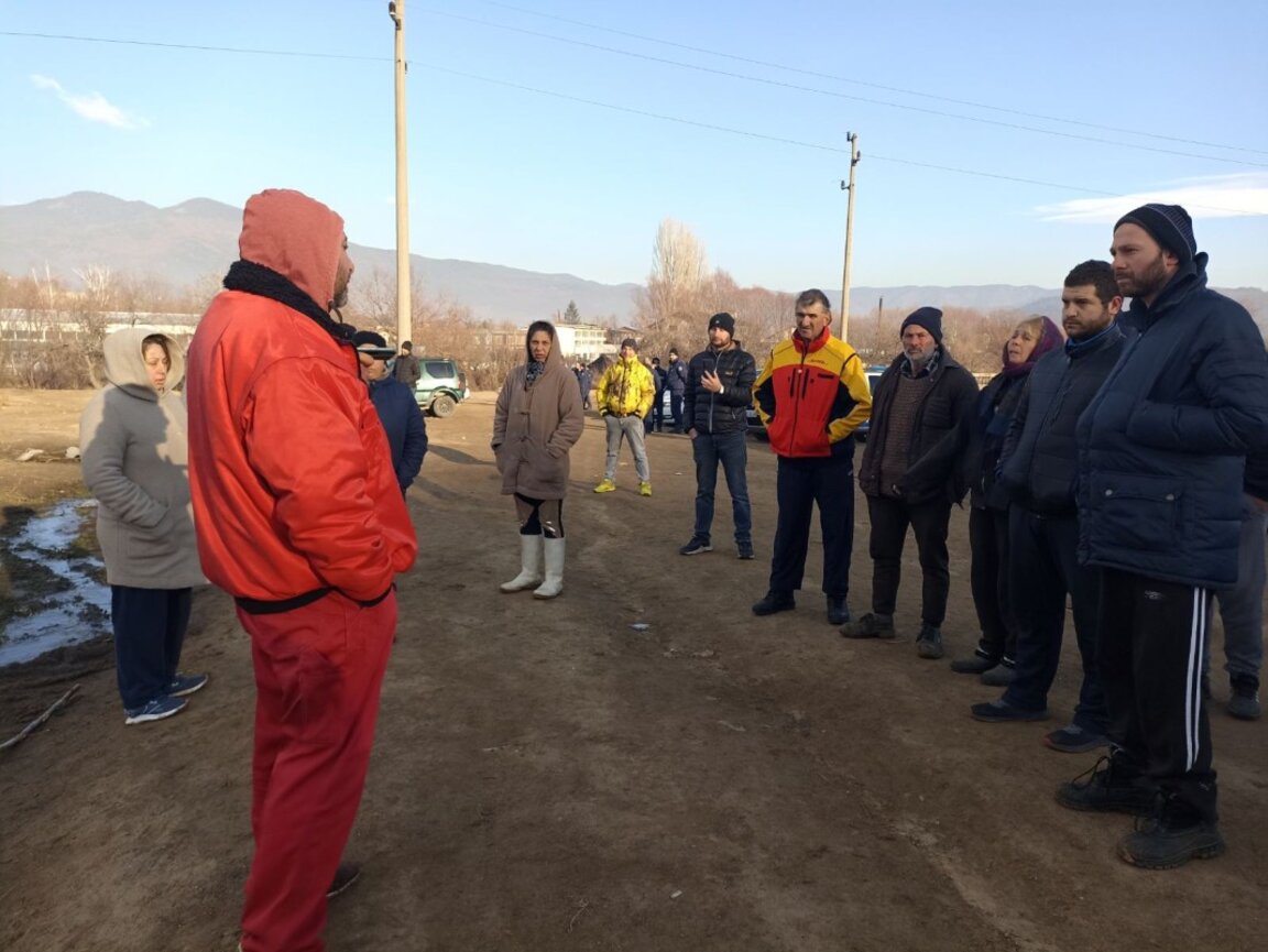 Във Велинград излязоха на протест пред засегнатите от чумата стопанства