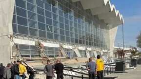 Осем загинали при срутването на козирка на гарата в сръбския град Нови Сад
