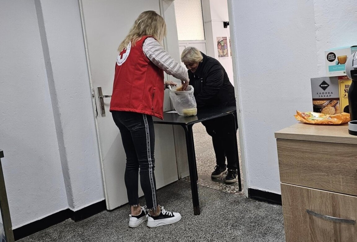БЧК-Бургас предоставя "топъл обяд" на 30 социално слаби граждани