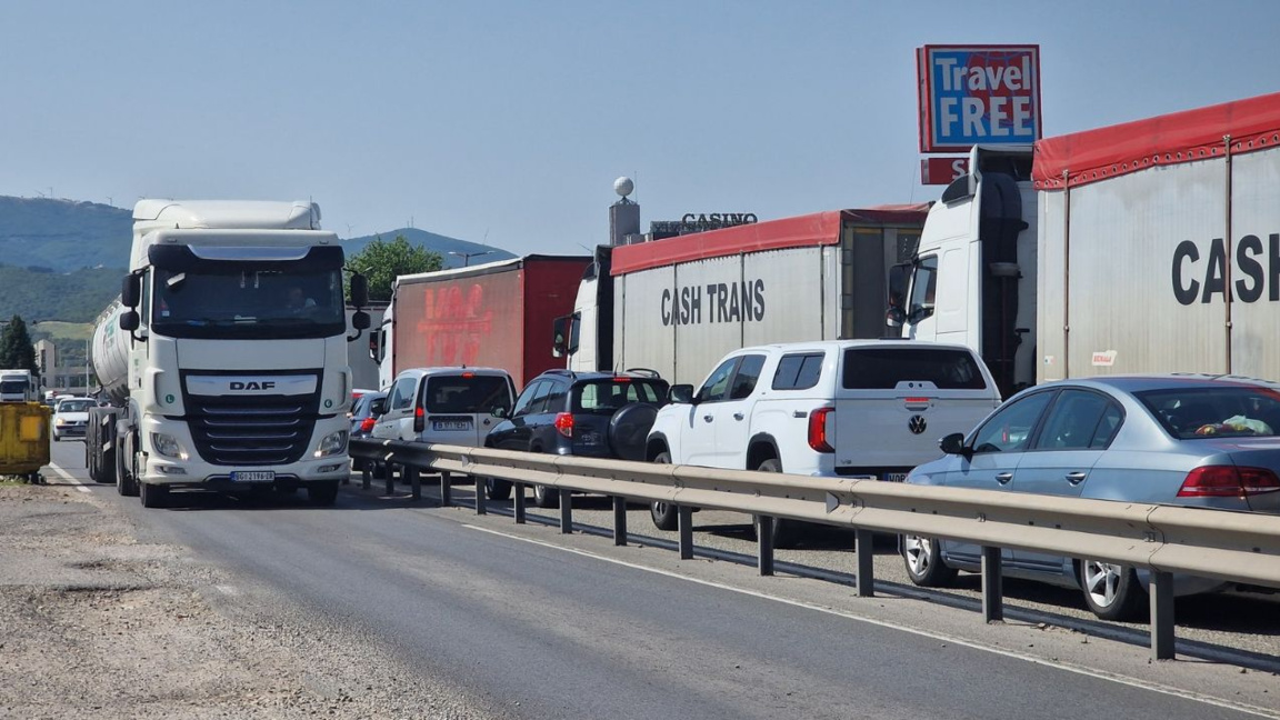 I ngarkuar trafiku i kamionëve në kufirin me Turqinë