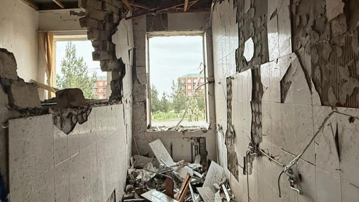 Щети в училище в Джулфа след атака с дронове срещу анклава Нахичеван, Азербайджан, 5 март 2026 г.