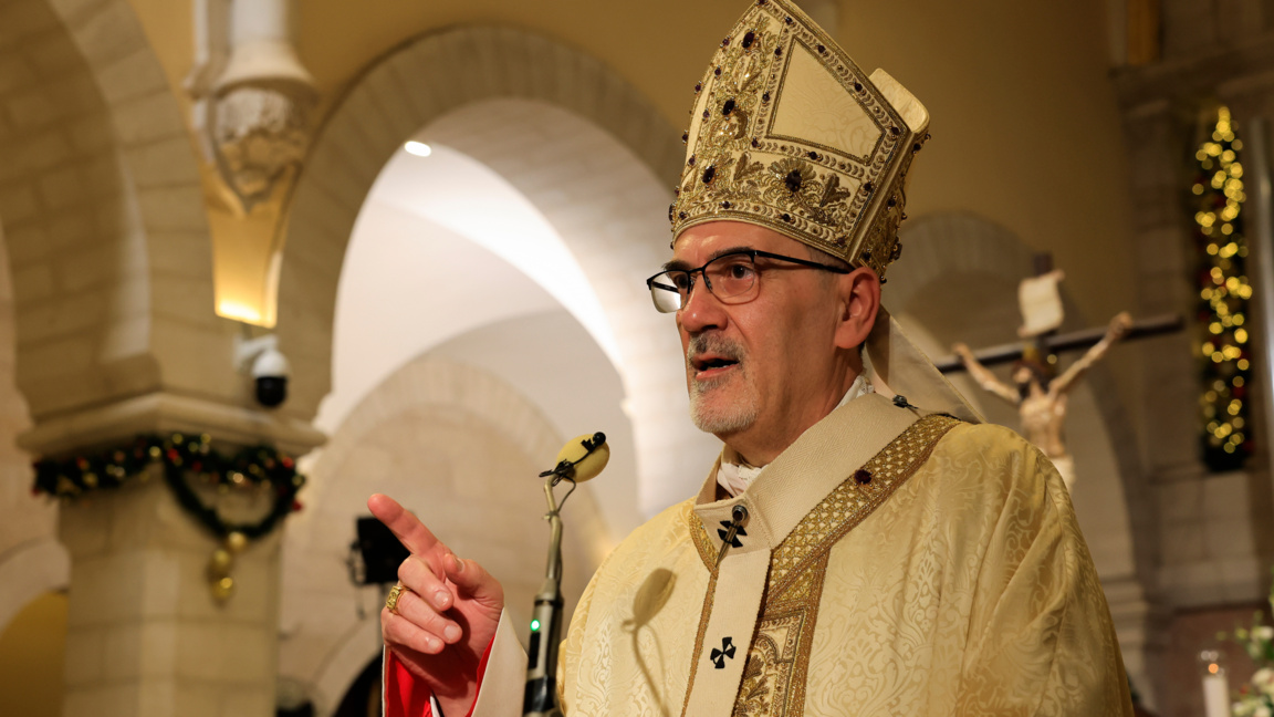 Латинският патриарх на Йерусалим Пиербатиста Пицабала отслужва меса в църквата "Рождество Христово" във Витлеем, архив, декември, 2025 г.