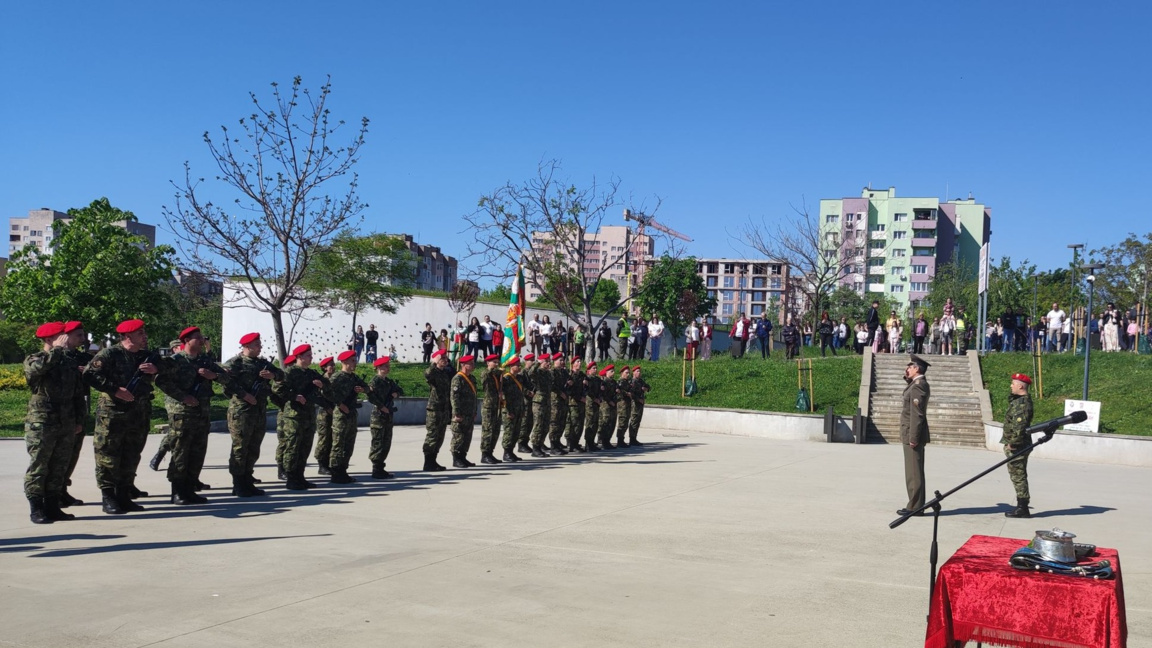 Стара Загора отбеляза 6 май с освещаване на бойните знамена 