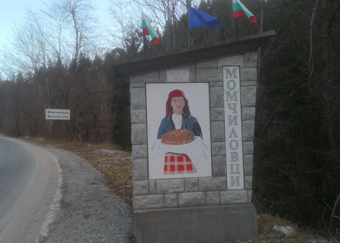 Разследват кражба на дарения от параклис край Момчиловци