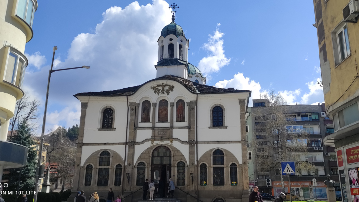 Миряните изпълниха храмовете в Габрово з...