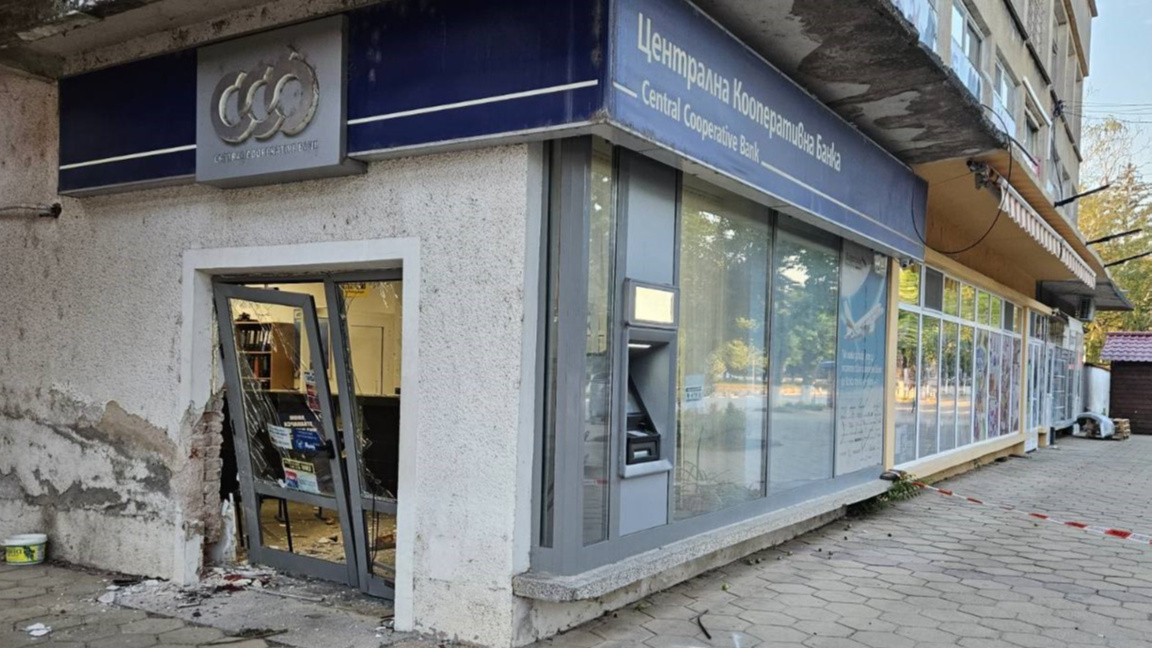 Полицията задържа двама братя за опита за обир на банкомат във Вълчедръм
