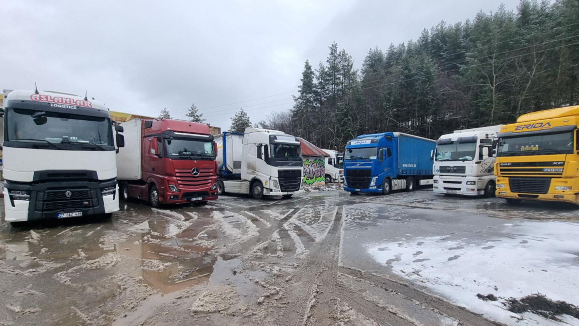 Не се пропускат товарни автомобили на границата със Сърбия и РСМ