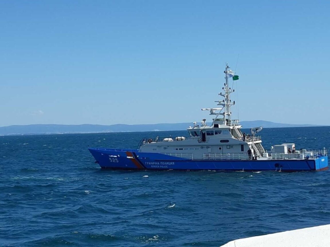 Doi oameni salvați după ce au încercat să ajungă pe coasta bulgară a Mării Negre din Odesa cu o barcă pneumatică