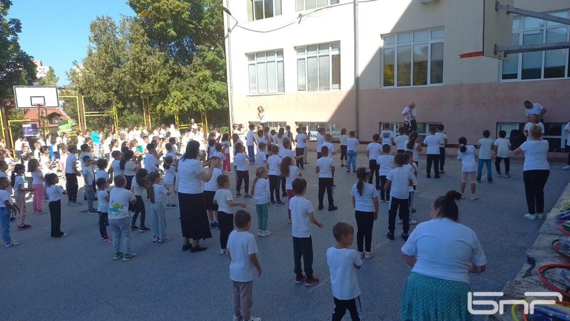 Ученици и учители спортуваха заедно в СУИЧЕ в Европейския ден на спорта