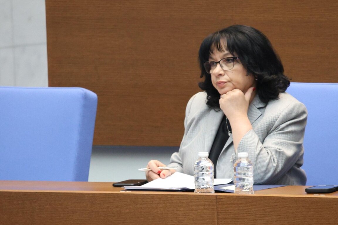 Министърът на финансите Теменужка Петкова.